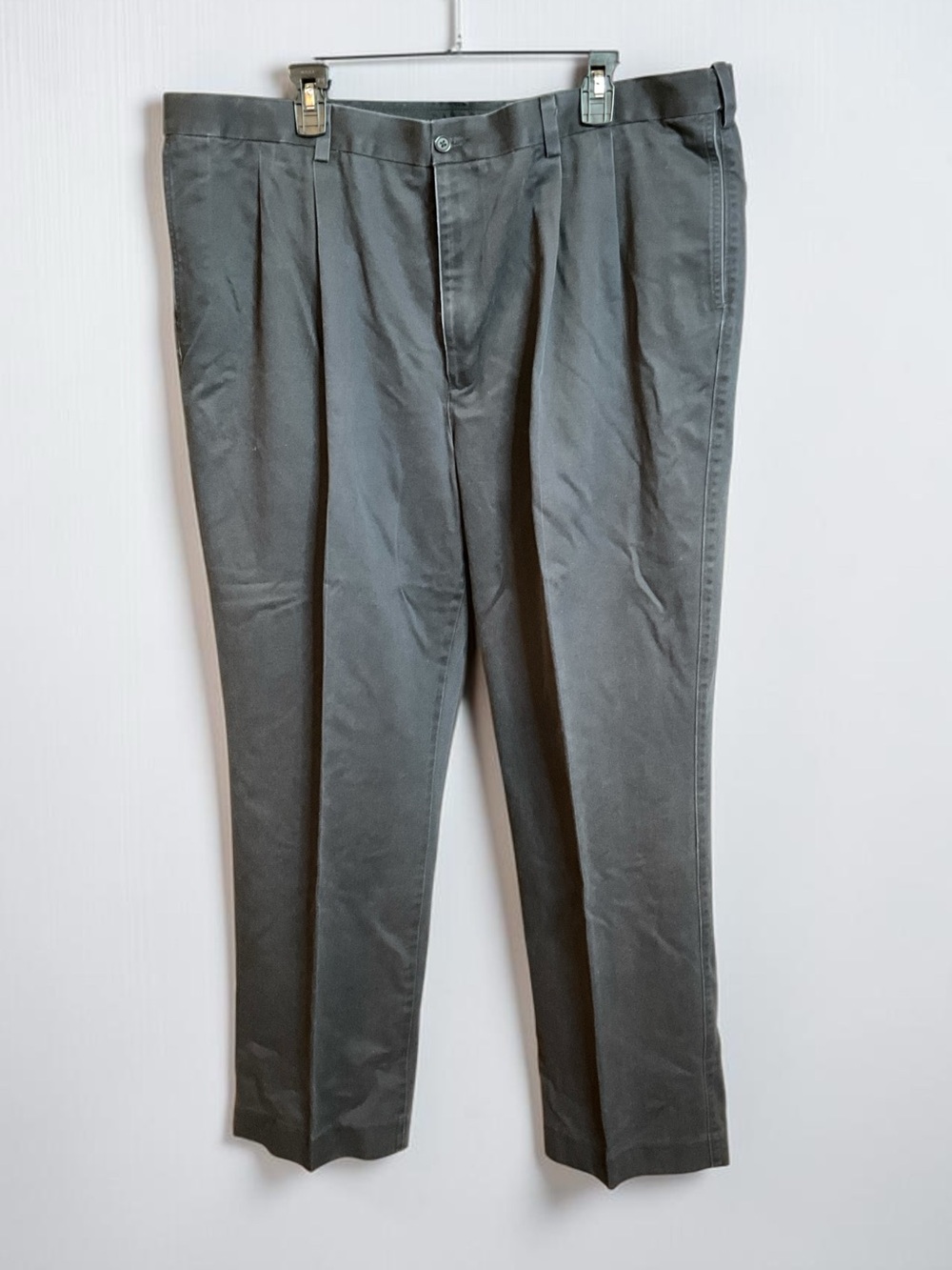 Savane Men's Pleated Chinos in Navy, size 44x32